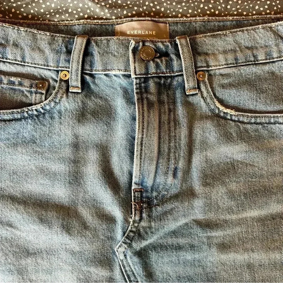 Everlane The Reconstructed Denim Skirt in Vintage Light Blue Raw Hem - Picture 5 of 7